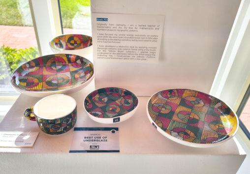 “Cromatic Bullseye” dinner set